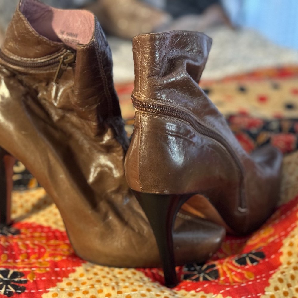 Andre Assous Taupe (w/ blush lining) Leather Stiletto Ankle Boots (7.5)